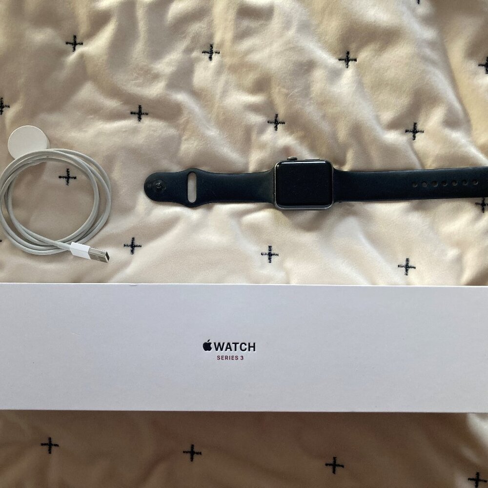 Apple Watch Series 3 - 42 mm - Space Grey Aluminum - Black Band